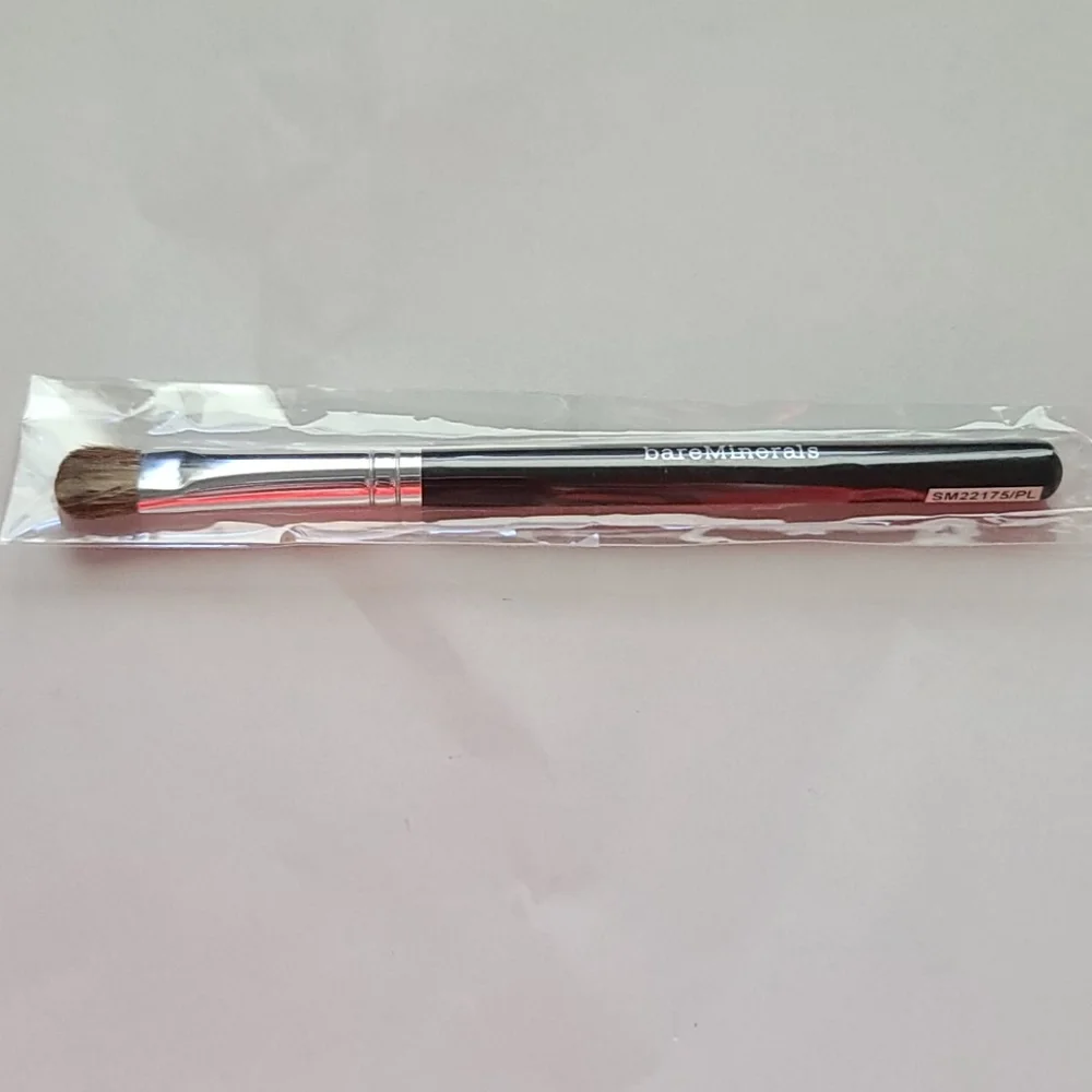6/23 BARE ESCENTUALS  SHADOW BRUSH